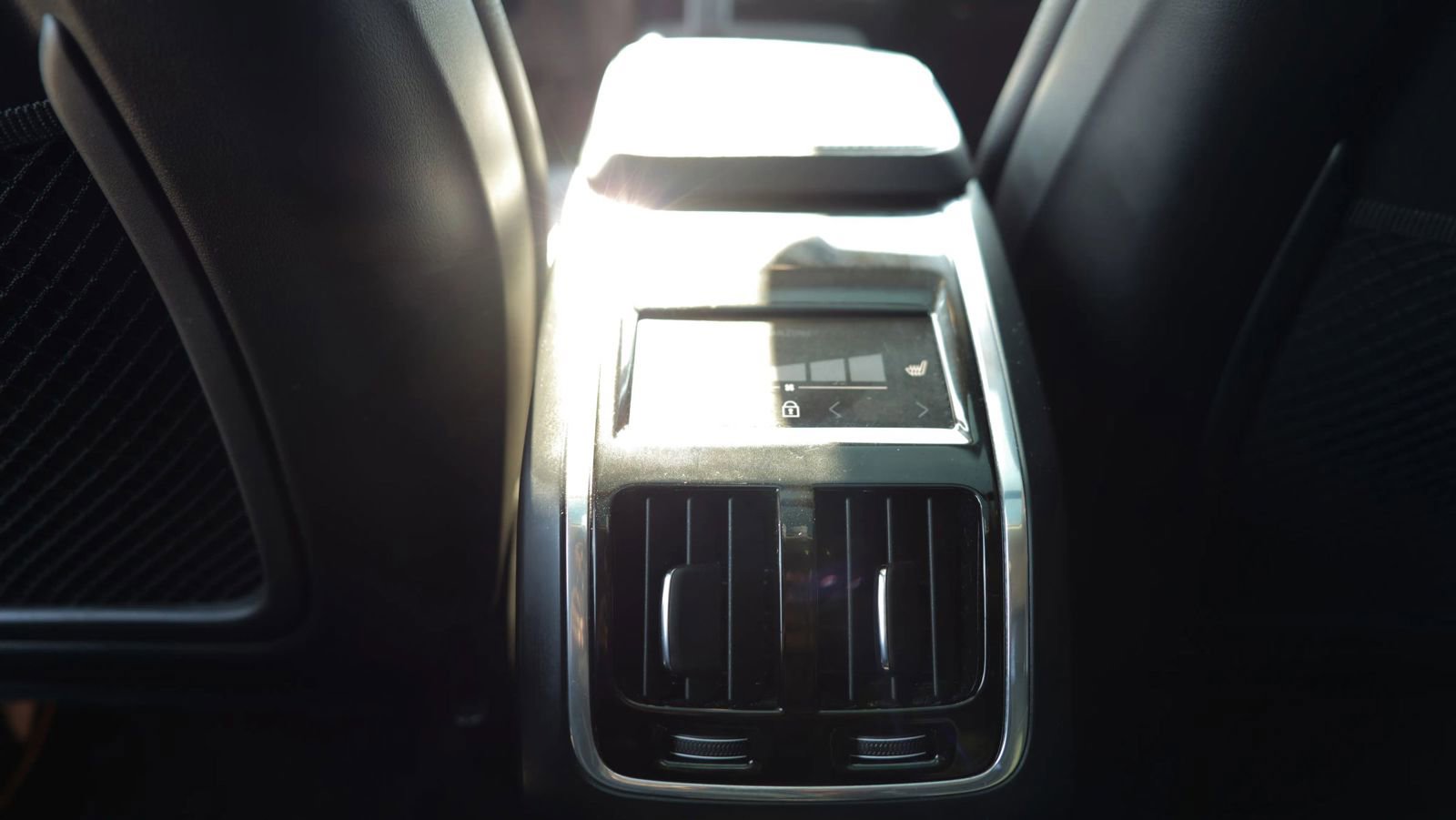 Used 2023 Volvo S90 B6 Plus image 28