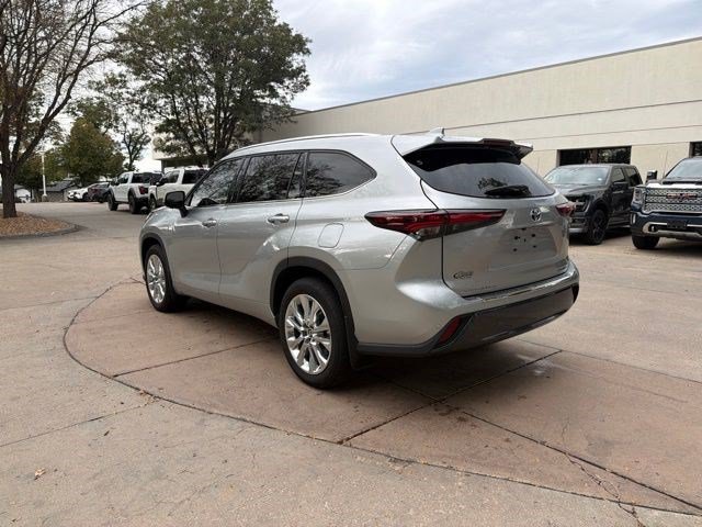 Used 2024 Toyota Highlander Limited AWD/4WD image 5