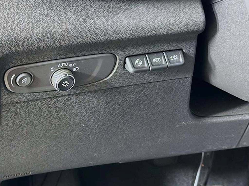 Used 2023 Buick Envision Avenir AWD/4WD image 36