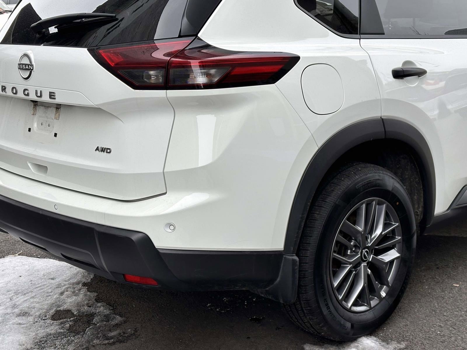 Used 2024 Nissan Rogue S image 11