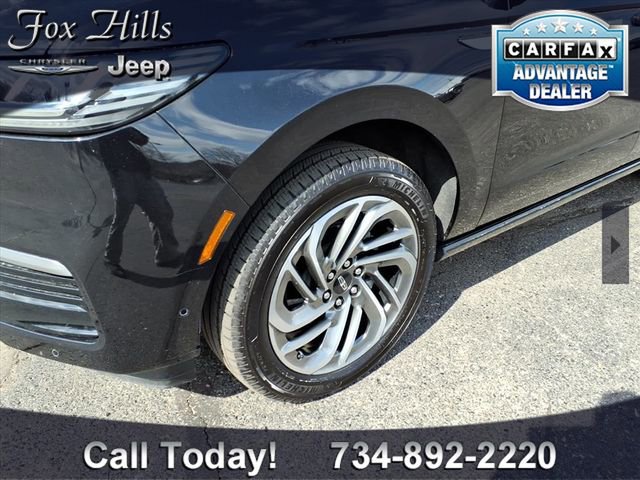 Used 2025 Lincoln Navigator L Reserve image 5