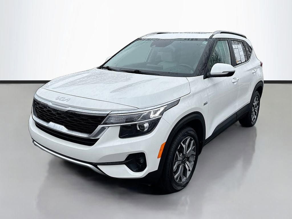 Used 2023 Kia Seltos EX image 3