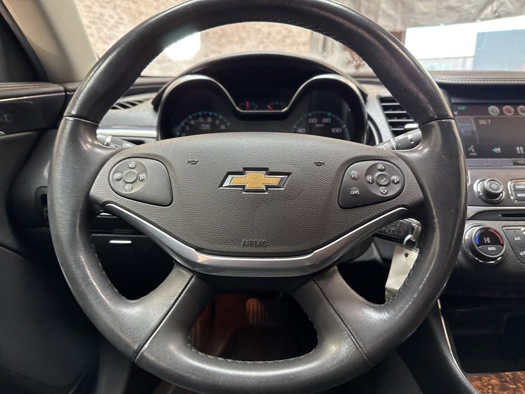 Used 2015 Chevrolet Impala LT w/ Convenience Package image 17