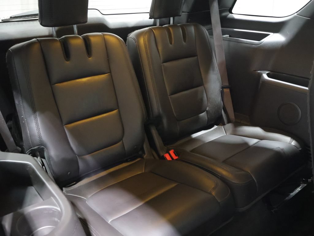 Used 2015 Ford Explorer XLT w/ Equipment Group 202A FWD image 17