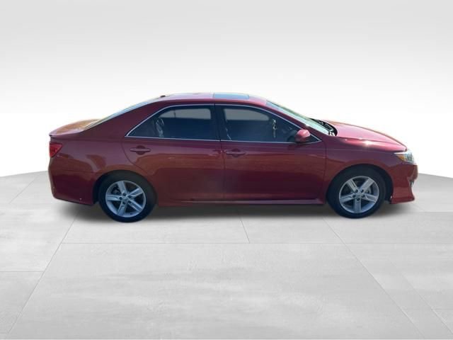 Used 2012 Toyota Camry SE image 2