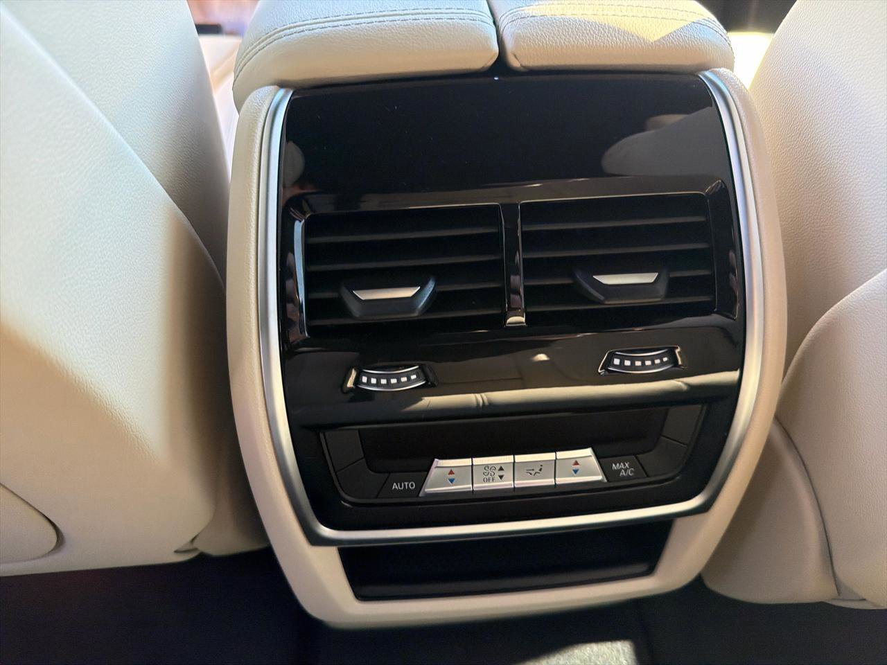 Used 2022 BMW X5 xDrive40i w/ M Sport Package AWD/4WD image 15