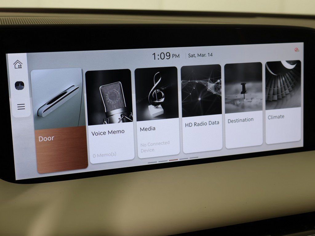 Used 2025 Genesis G90 3.5T image 61