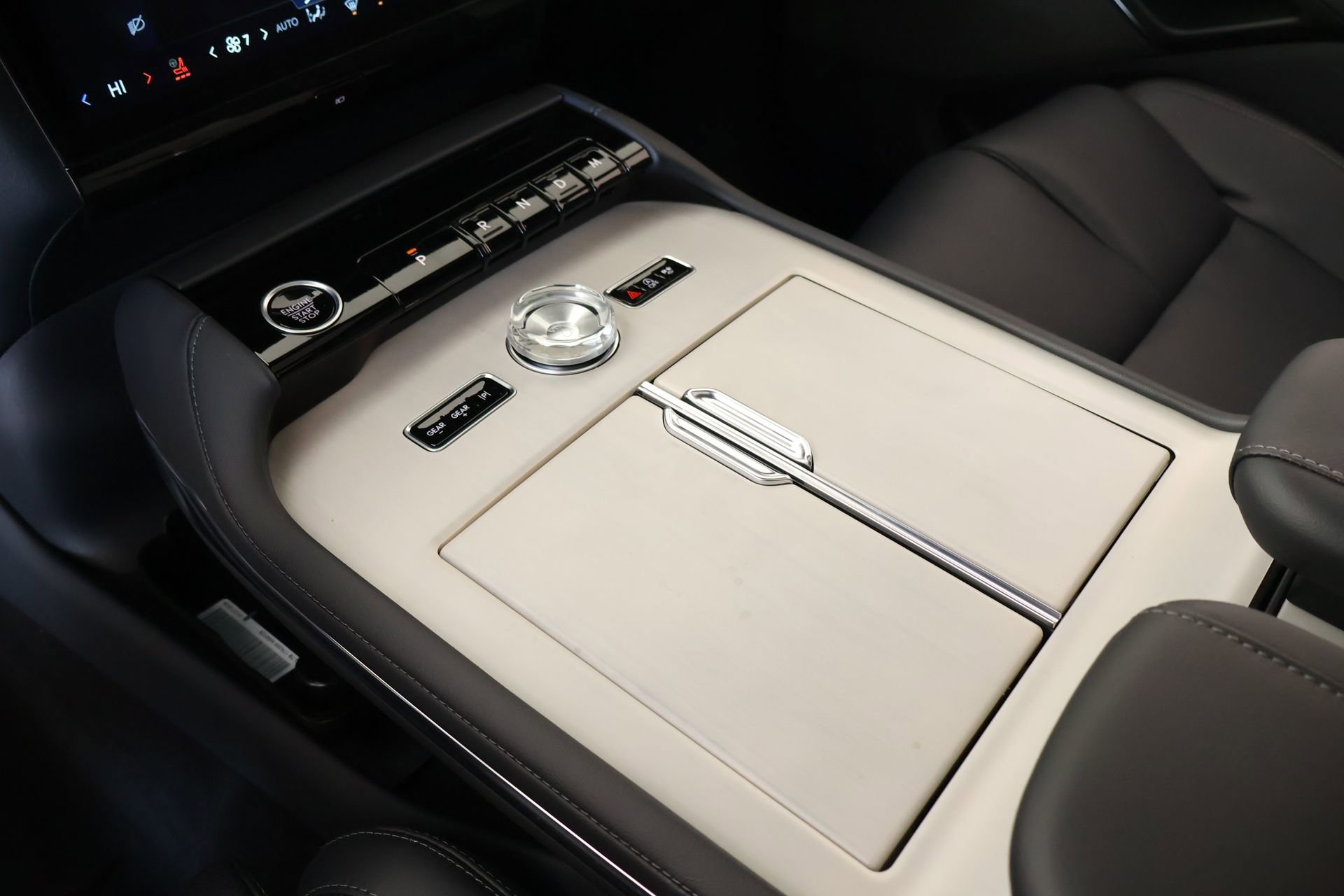 New 2026 Lincoln Navigator Reserve w/ Jet Appearance Package image 8