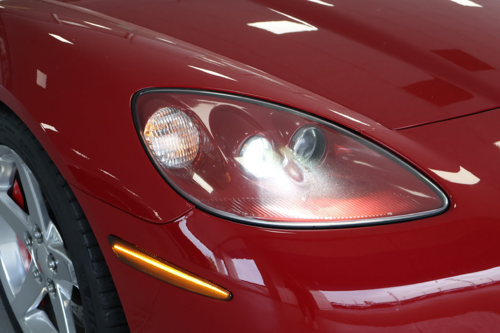 Used 2005 Chevrolet Corvette Coupe w/ Preferred Equipment Group RWD image 3