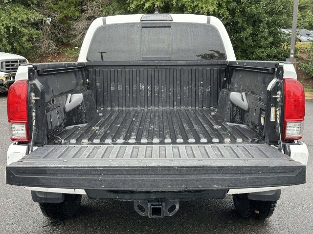 Used 2017 Toyota Tacoma TRD Sport w/ Tow Package AWD/4WD image 10
