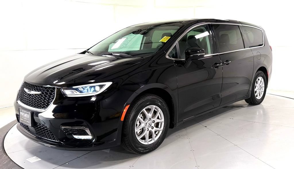 Used 2024 Chrysler Pacifica Touring-L FWD image 8