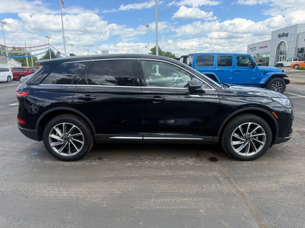 Used 2023 Lincoln Corsair AWD w/ Equipment Group 101A image 2