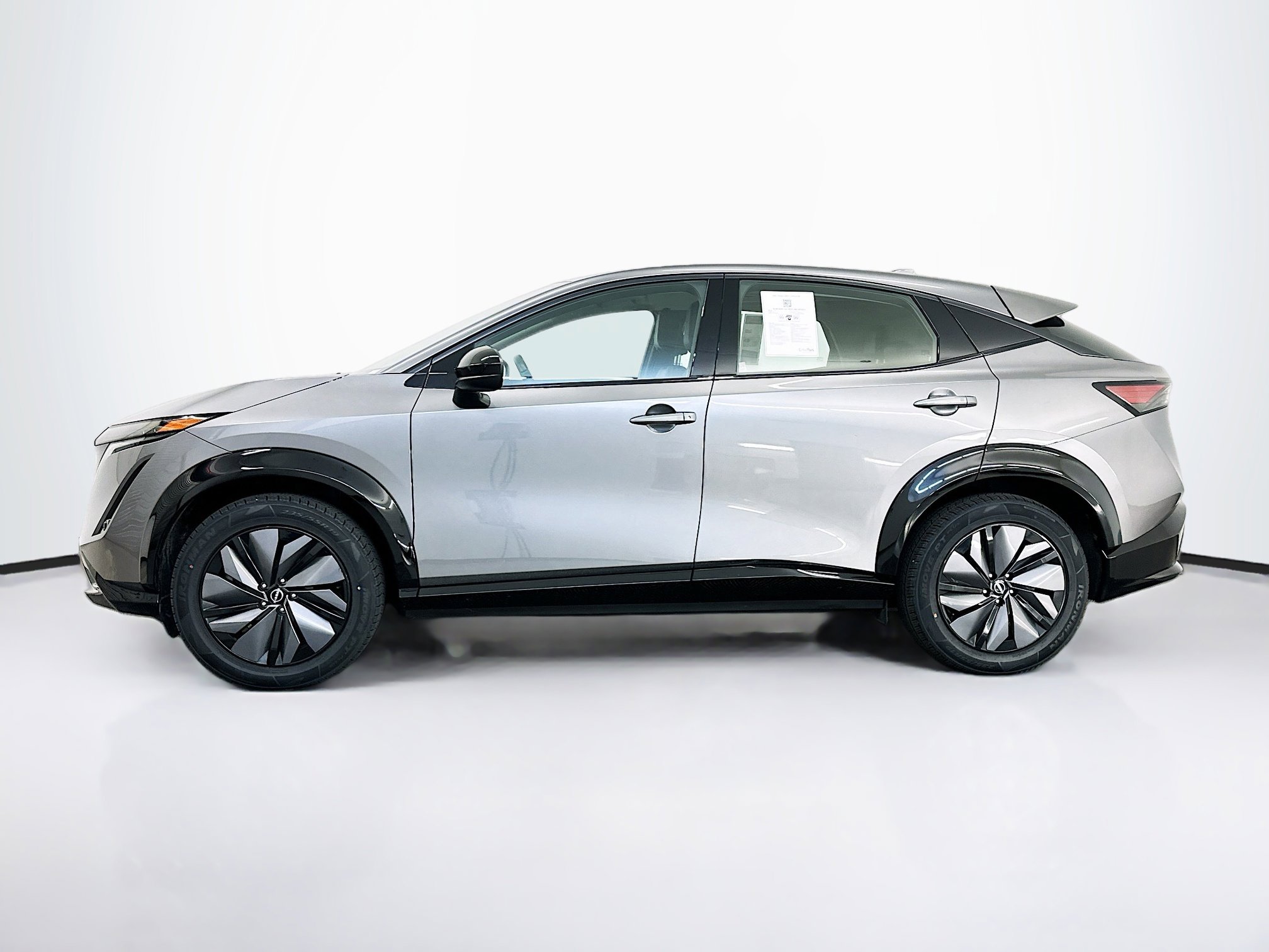 Used 2023 Nissan Ariya AWD image 4
