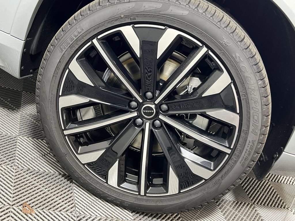 New 2026 Volvo XC90 B6 Ultra w/ Protection Package image 17
