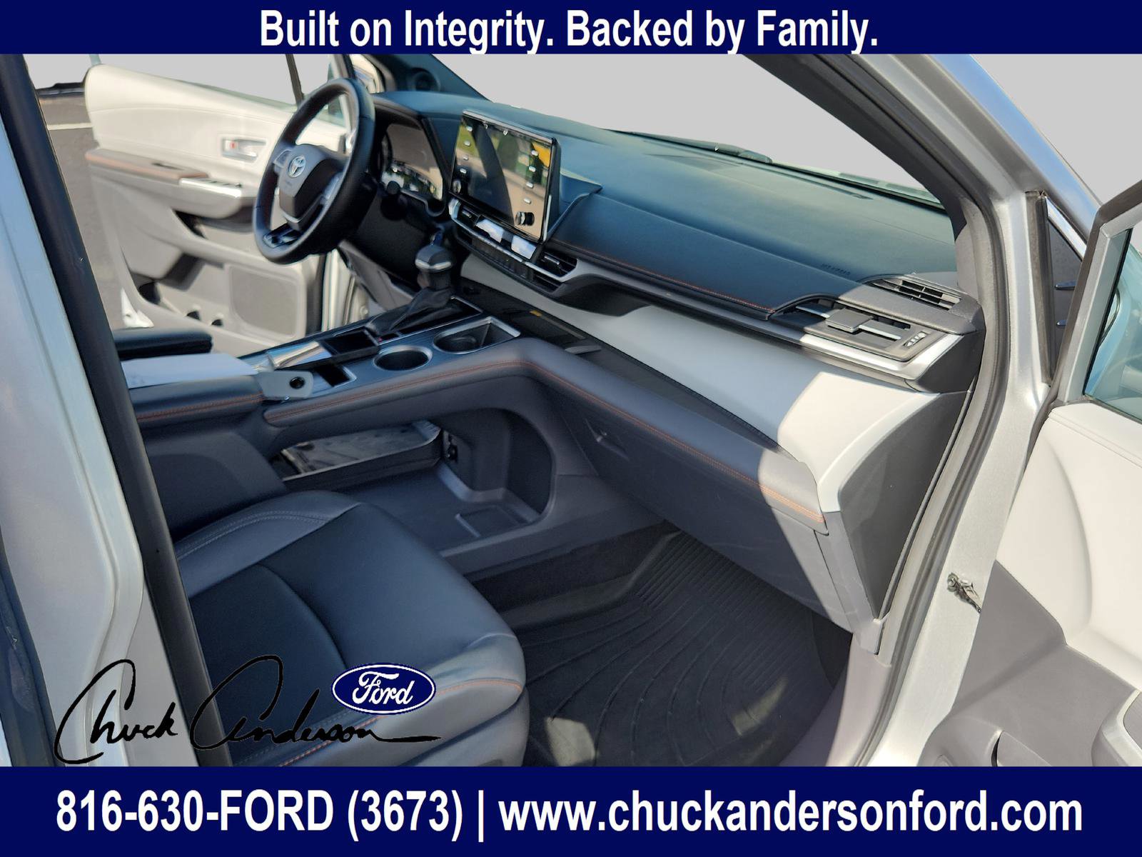 Used 2023 Toyota Sienna XSE w/ XSE Plus Package image 25