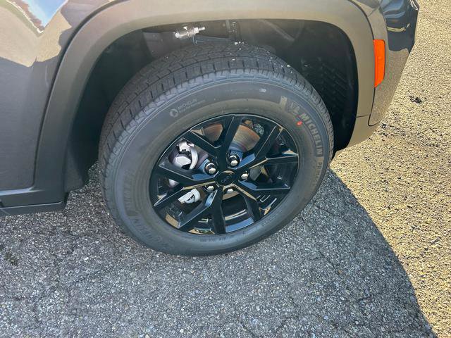 New 2025 Jeep Grand Cherokee 4WD image 24