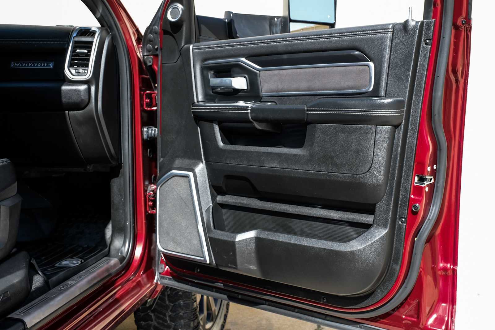 Used 2022 RAM 3500 Laramie AWD/4WD image 43