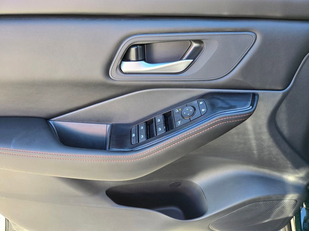 New 2026 Nissan Rogue SV AWD/4WD image 9