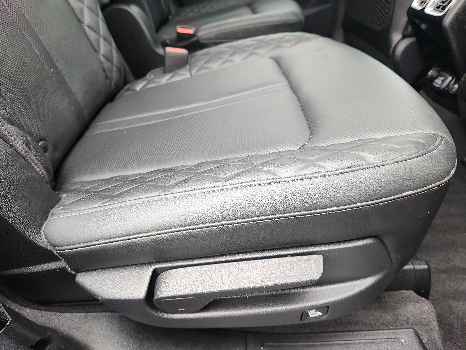 Used 2023 Kia Sorento SX image 32