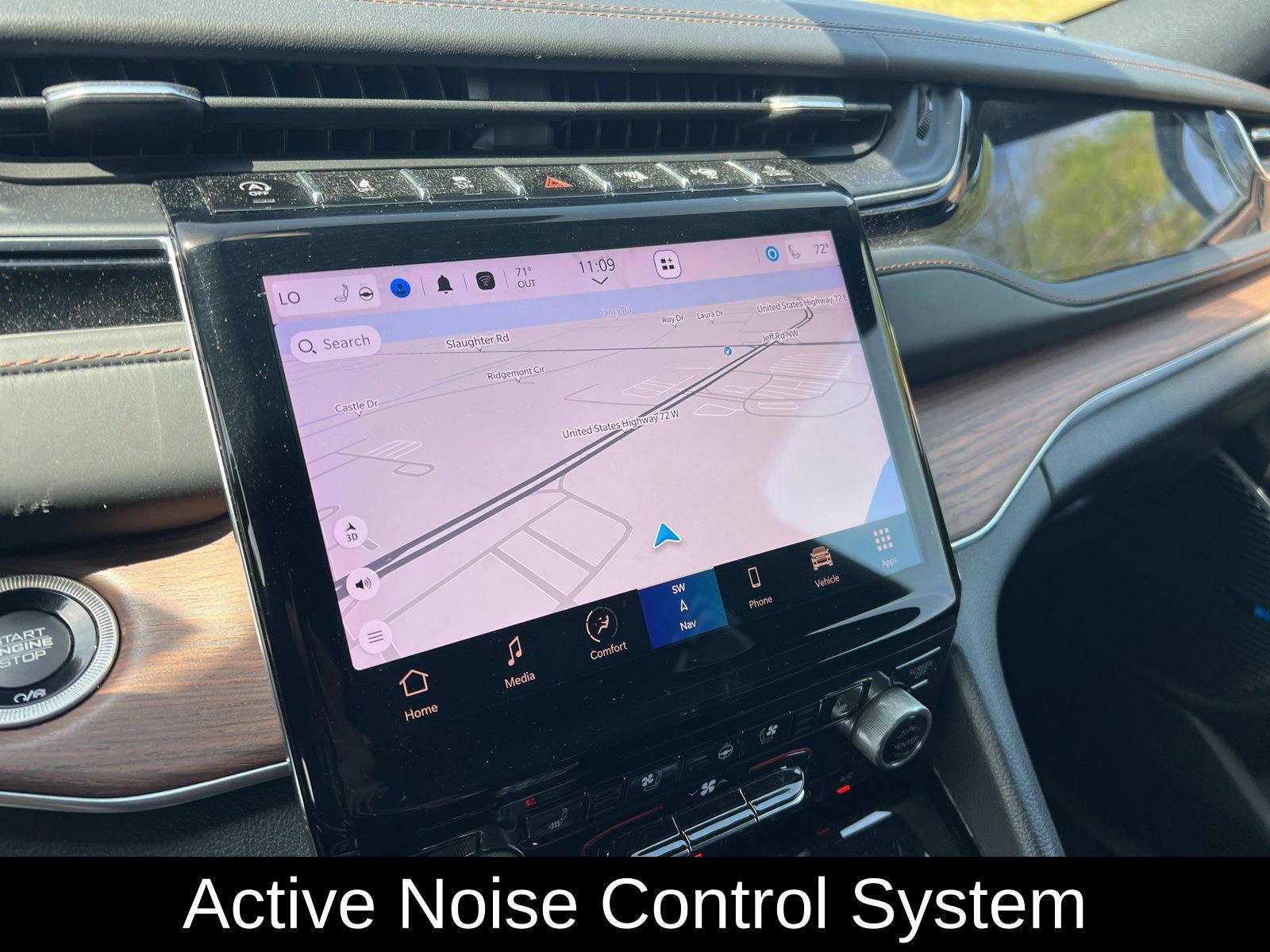 Used 2023 Jeep Grand Cherokee Summit w/ Adv Protech Group IV image 9