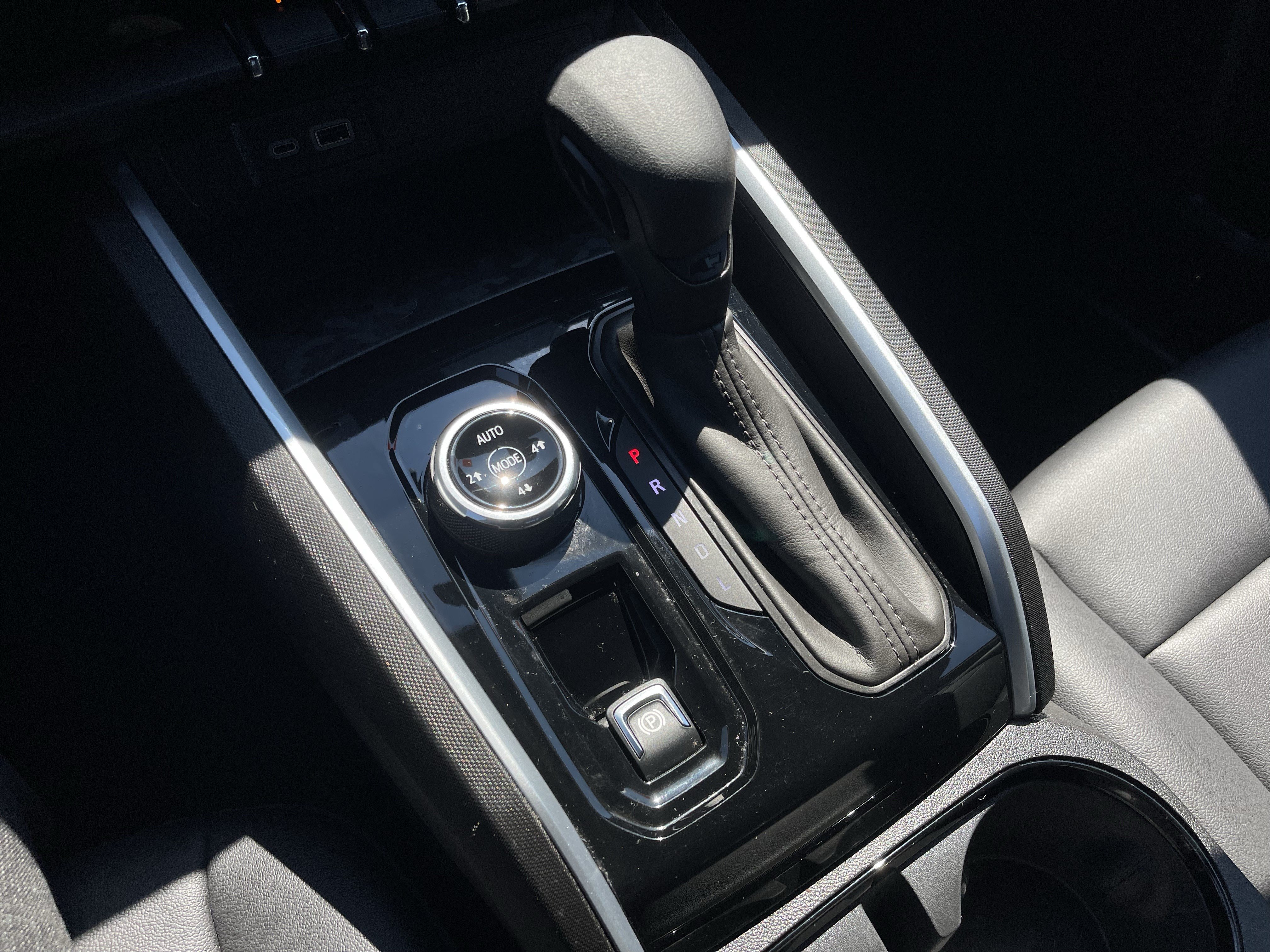 Used 2024 Chevrolet Colorado Trail Boss w/ Advanced Trailering Package AWD/4WD image 18