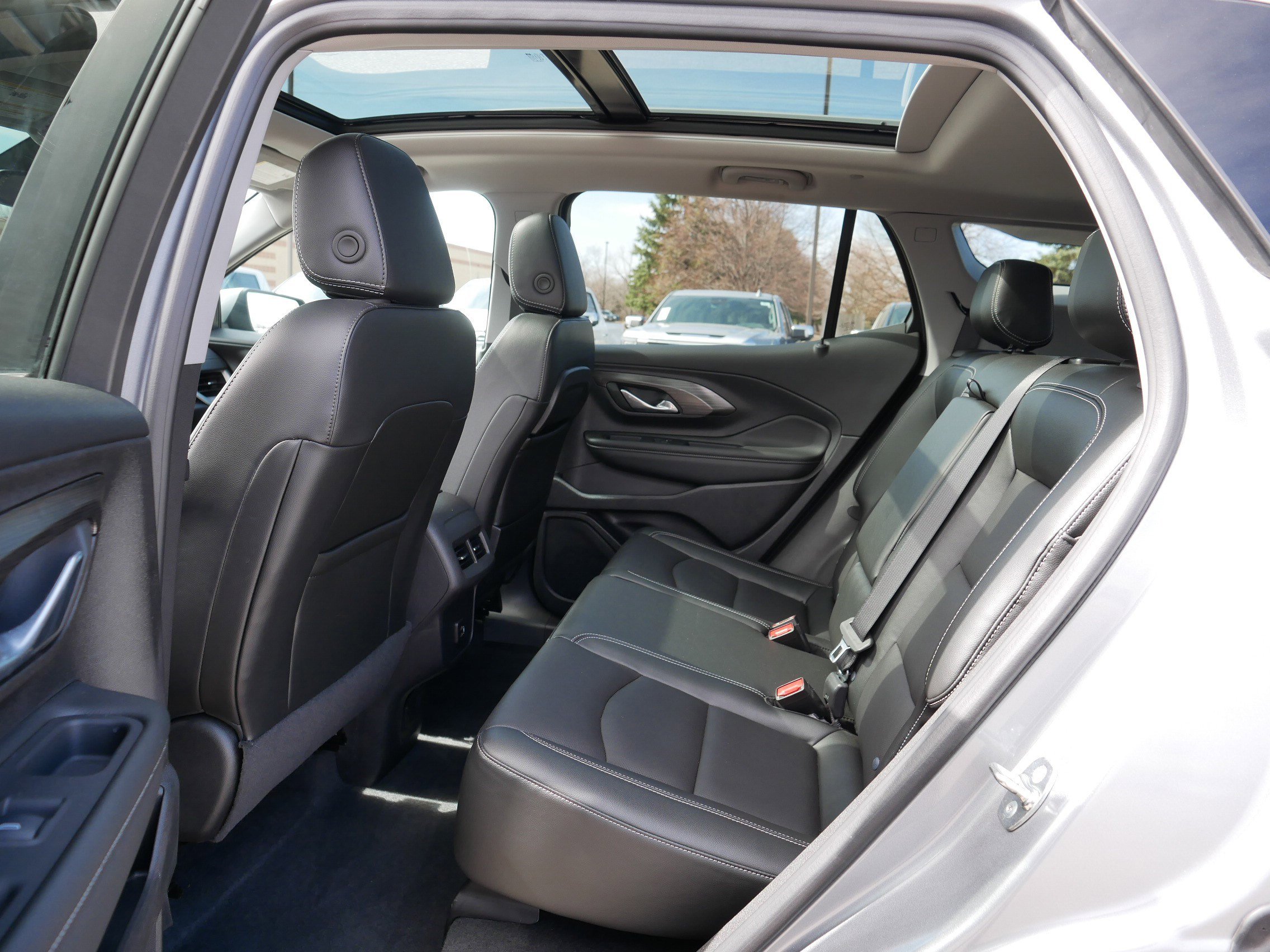 Used 2024 GMC Terrain SLT w/ Infotainment Package II AWD/4WD image 33
