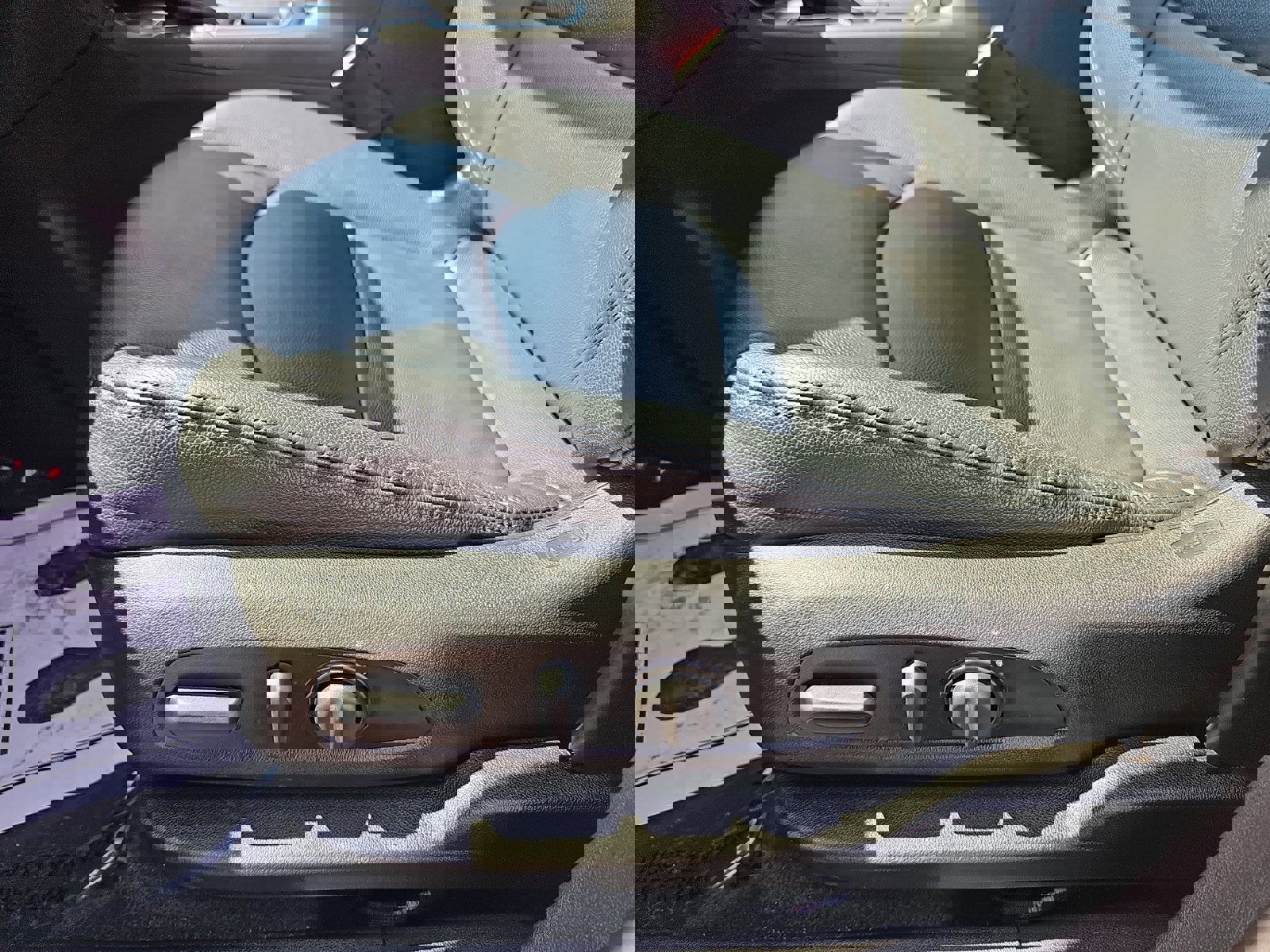 Used 2023 Chevrolet Equinox LT image 29