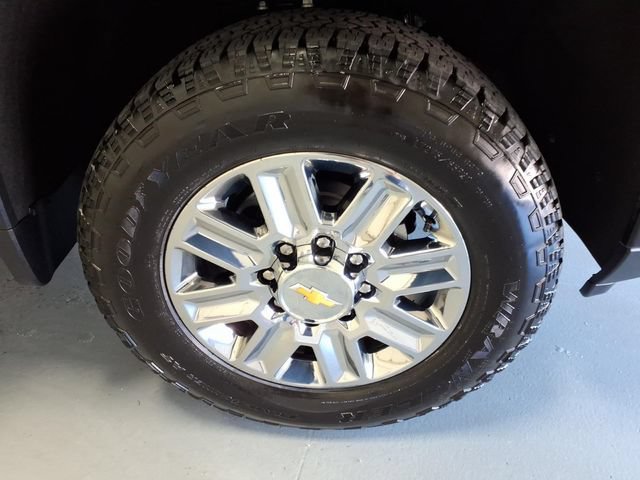 Used 2026 Chevrolet Silverado 2500 High Country w/ High Country Premium Package AWD/4WD image 9