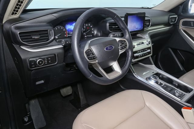 Used 2023 Ford Explorer XLT w/ Equipment Group 202A AWD/4WD image 21