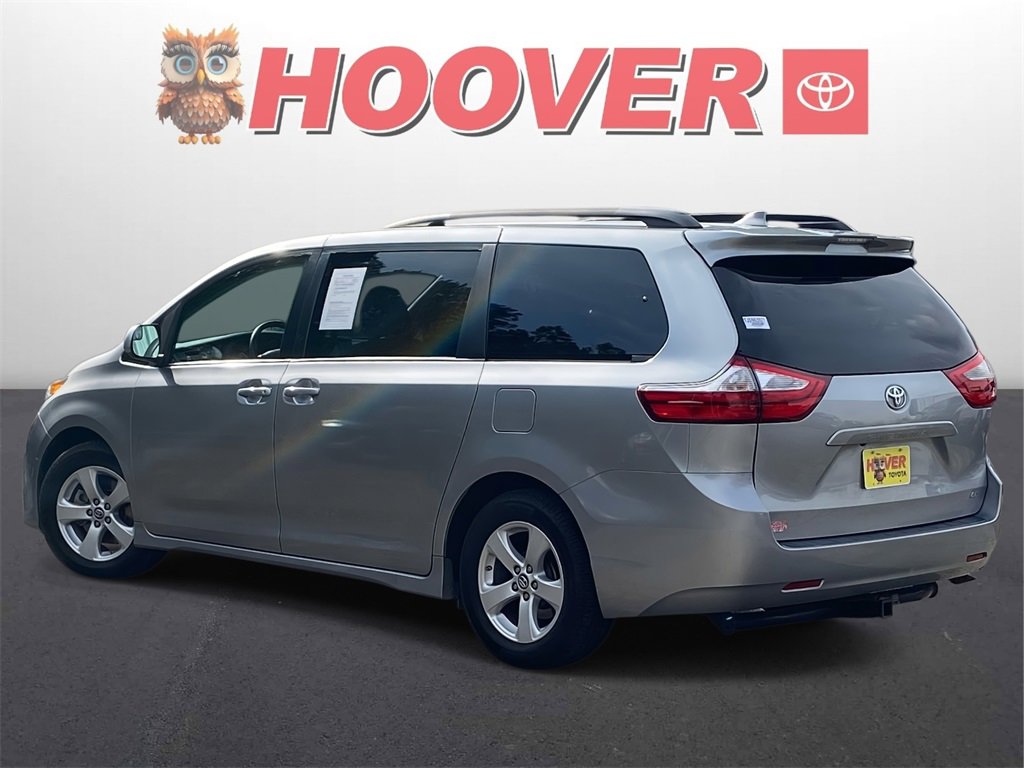 Used 2018 Toyota Sienna LE image 5