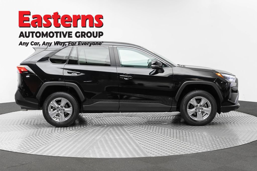 Used 2023 Toyota RAV4 XLE AWD/4WD image 4