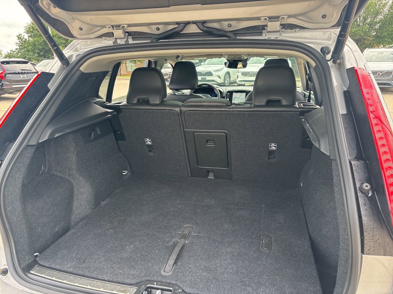 Certified 2025 Volvo XC40 B5 Plus AWD/4WD image 10