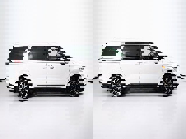 Certified 2024 Kia Carnival EX image 4