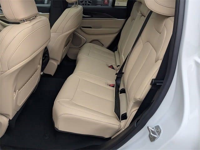 New 2026 Jeep Grand Cherokee Limited w/ Luxury Tech Group II AWD/4WD image 25