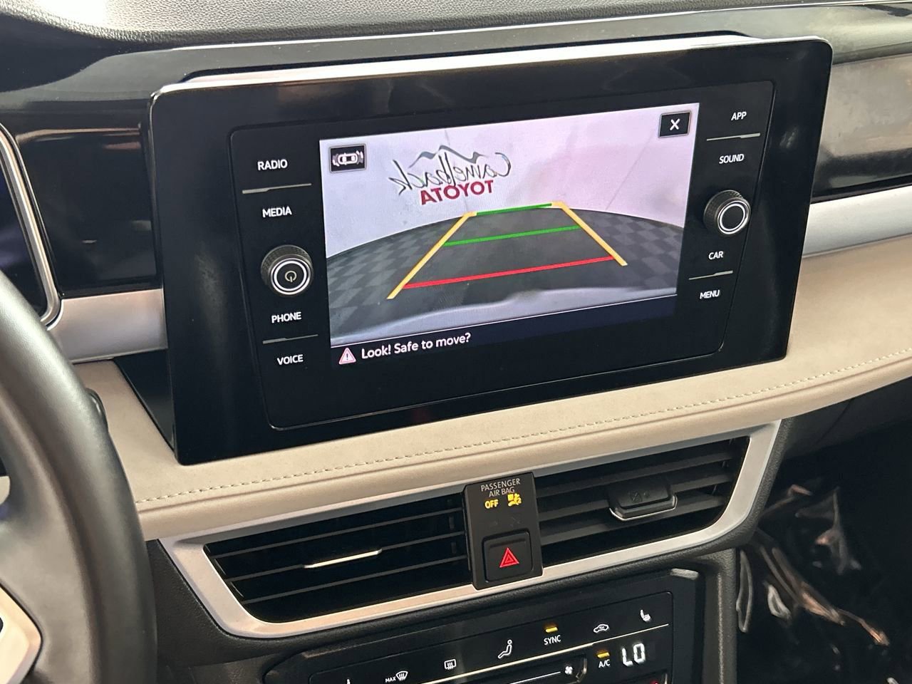 Used 2025 Volkswagen Taos SE image 17