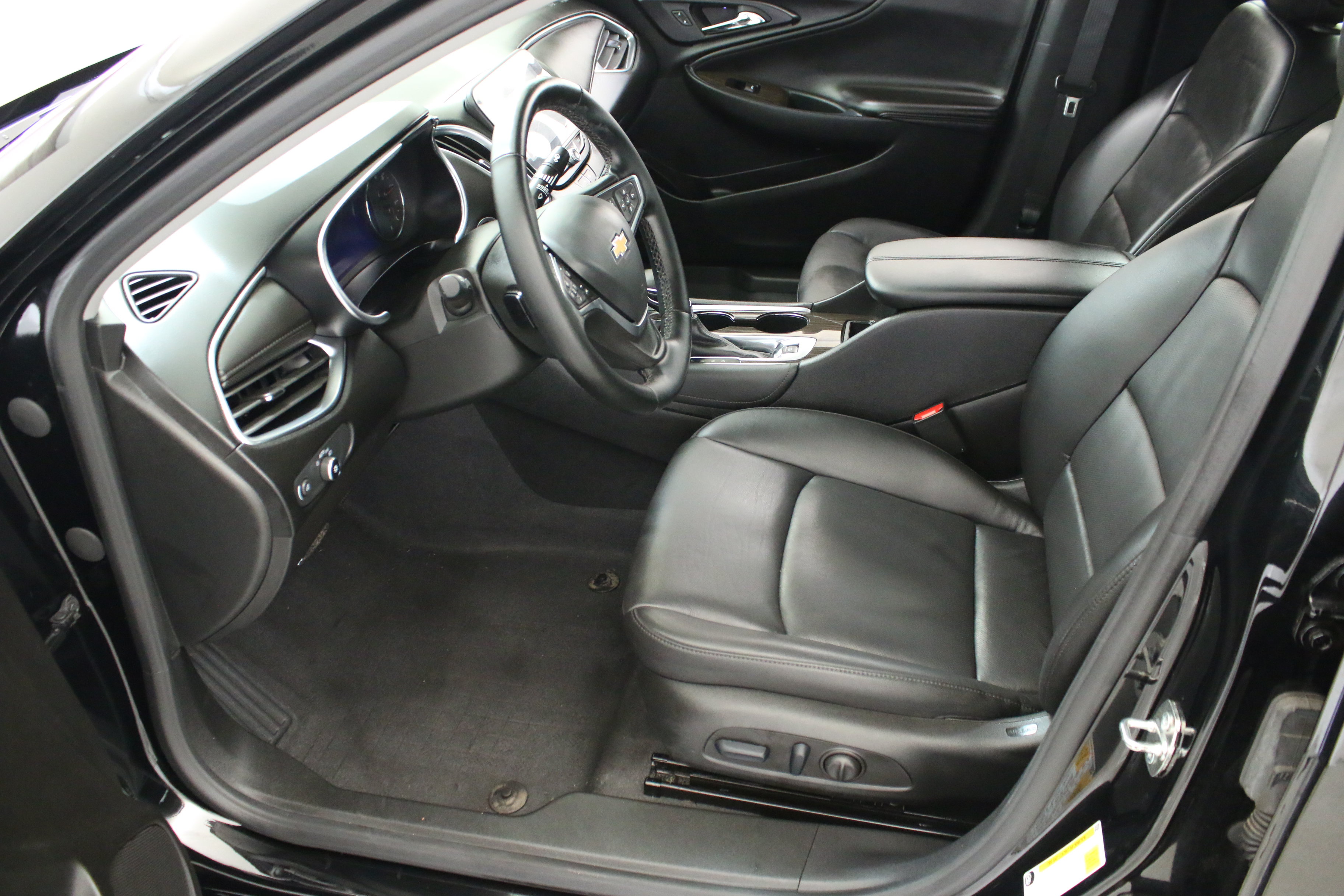 Used 2023 Chevrolet Malibu LT w/ LPO, Floor Liner Package FWD image 27