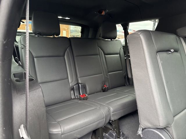 Used 2025 Chevrolet Suburban Z71 image 13