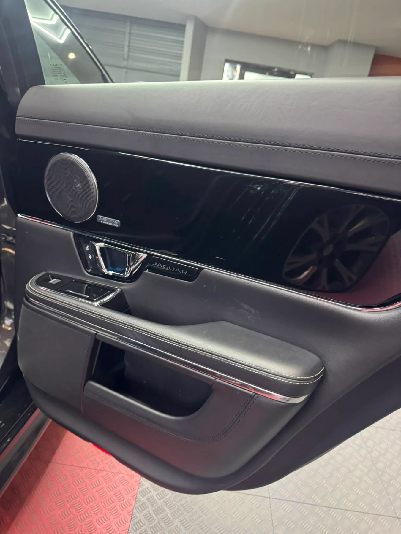 Used 2015 Jaguar XJ RWD image 29