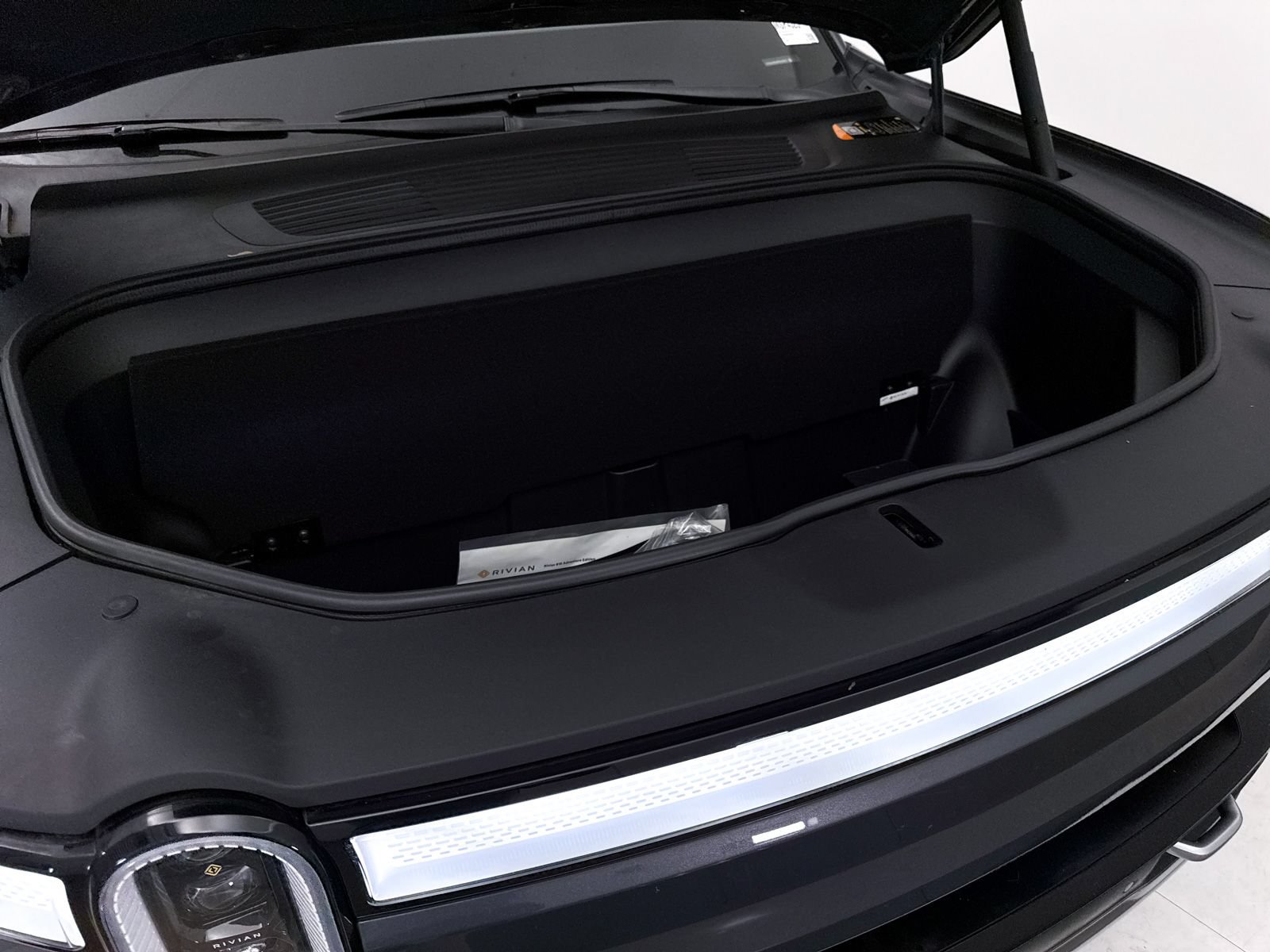 Used 2023 Rivian R1S Adventure AWD/4WD image 30