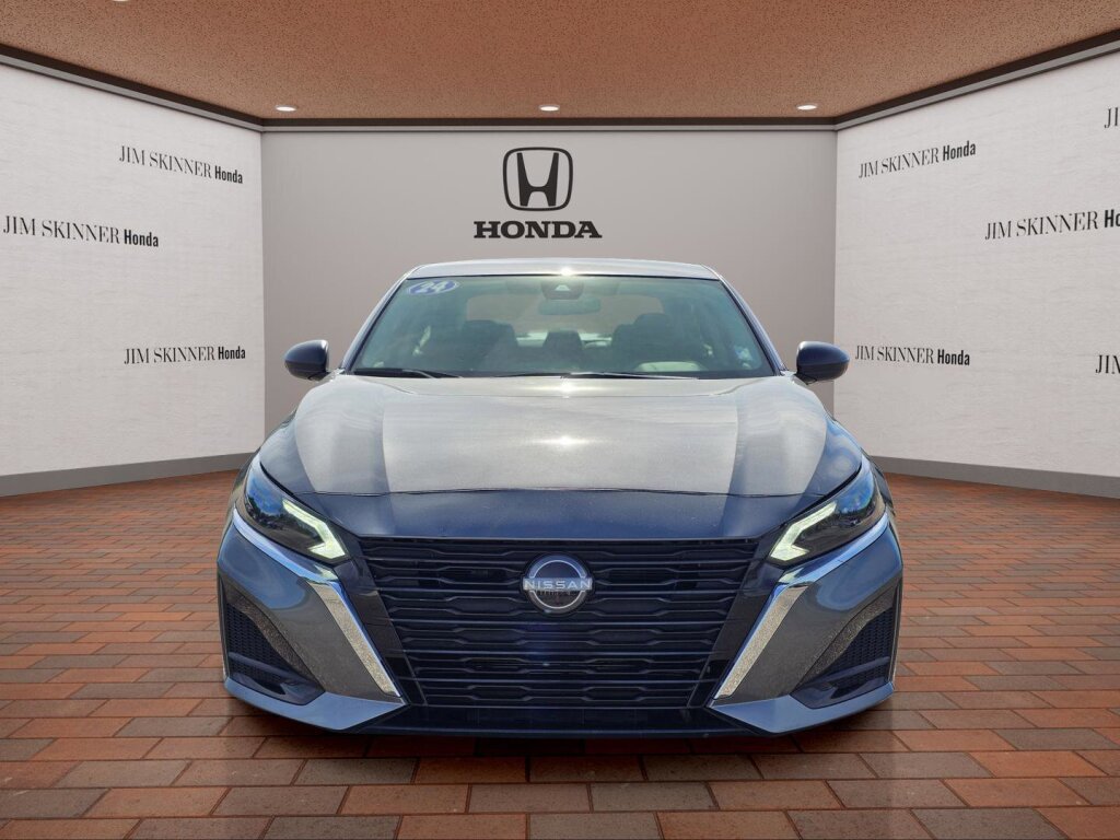 Used 2024 Nissan Altima 2.5 SV image 2