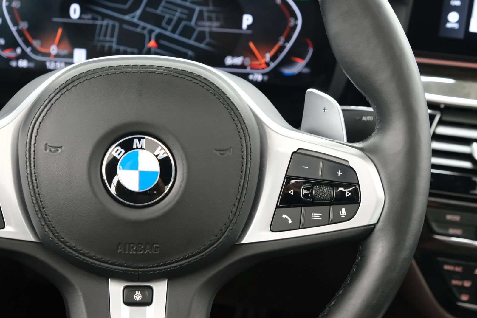 Used 2022 BMW M550i xDrive w/ Executive Package AWD/4WD image 12