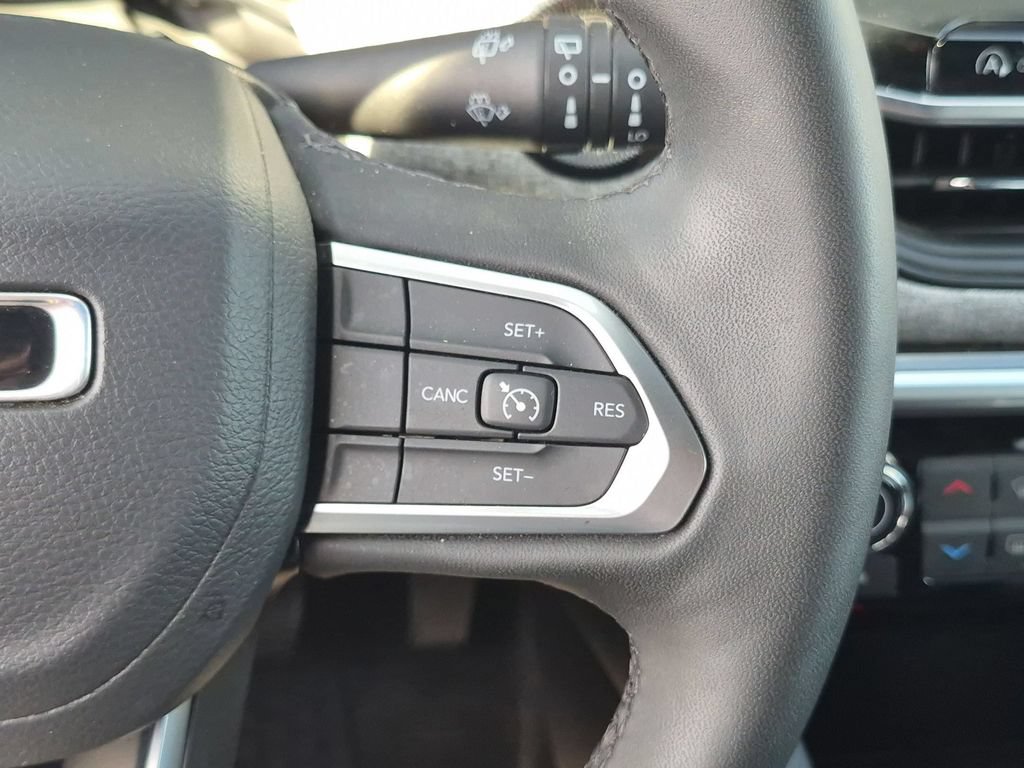 Used 2025 Jeep Compass Latitude w/ Sun & Sound Group AWD/4WD image 22