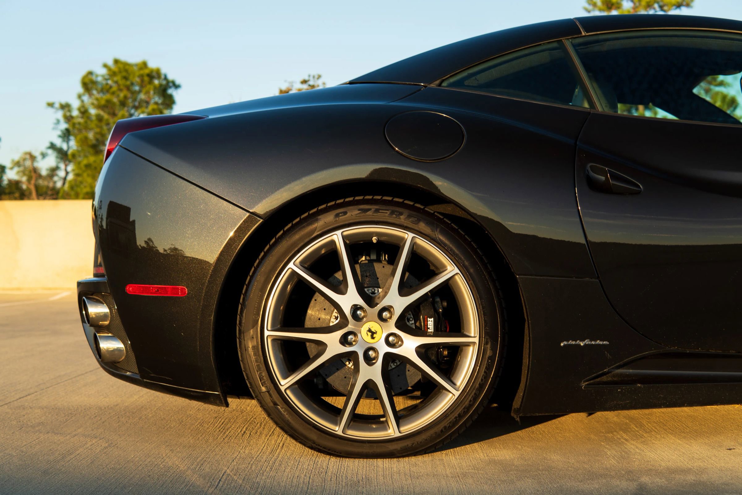 Used 2010 Ferrari California RWD image 29