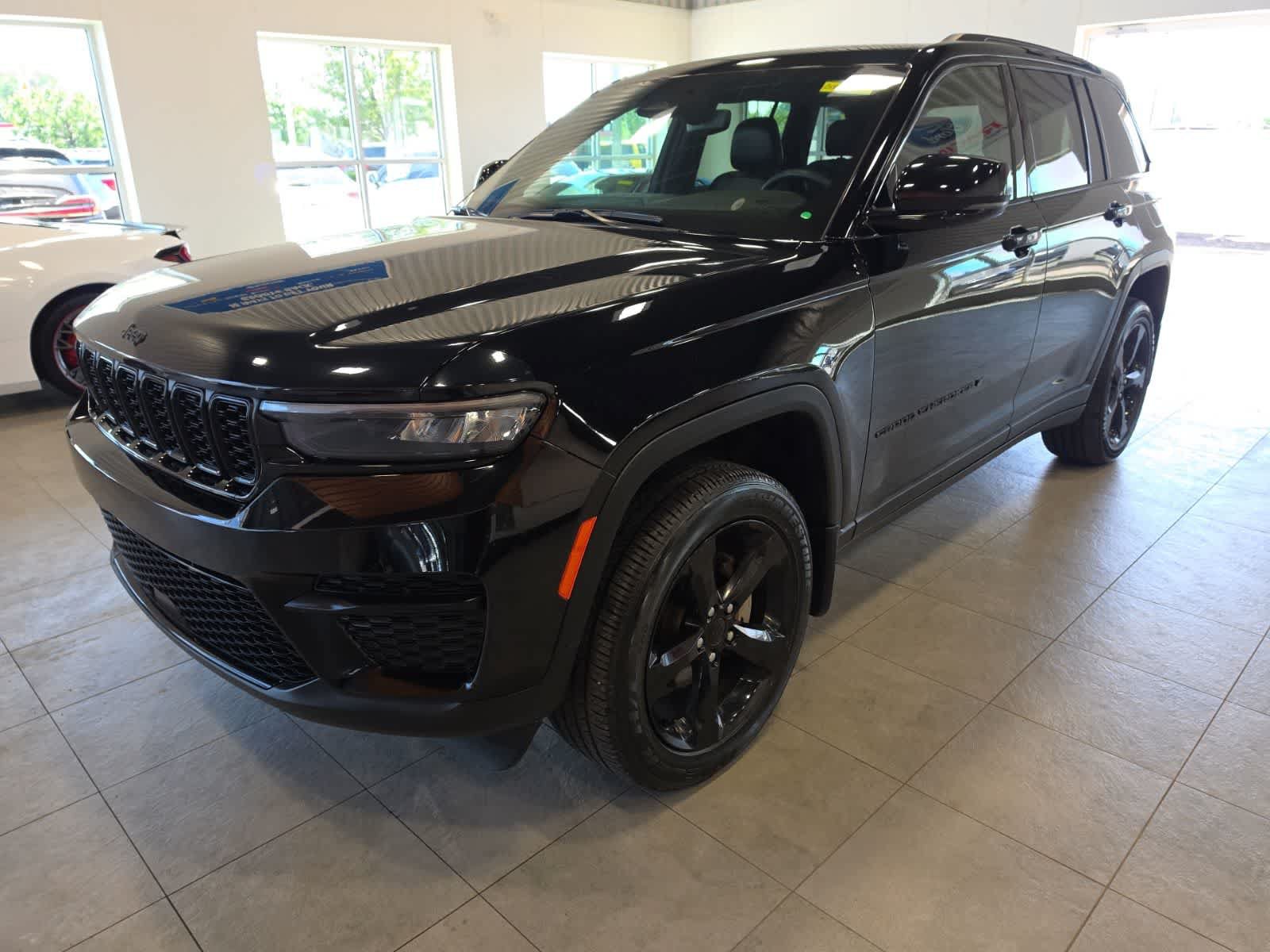 Used 2024 Jeep Grand Cherokee Altitude