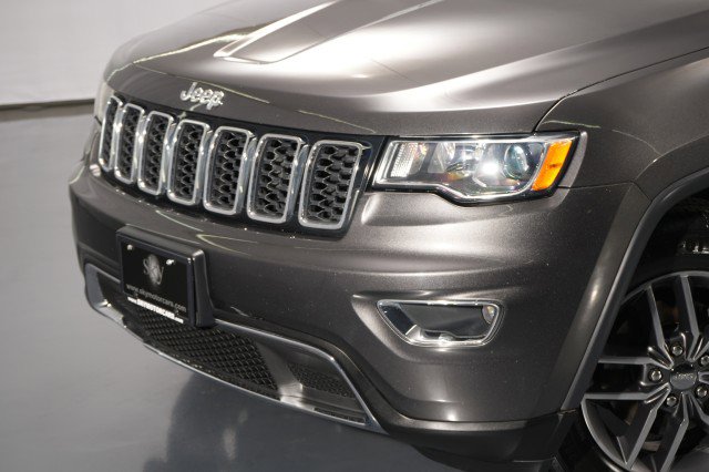 Used 2018 Jeep Grand Cherokee Limited AWD/4WD image 3