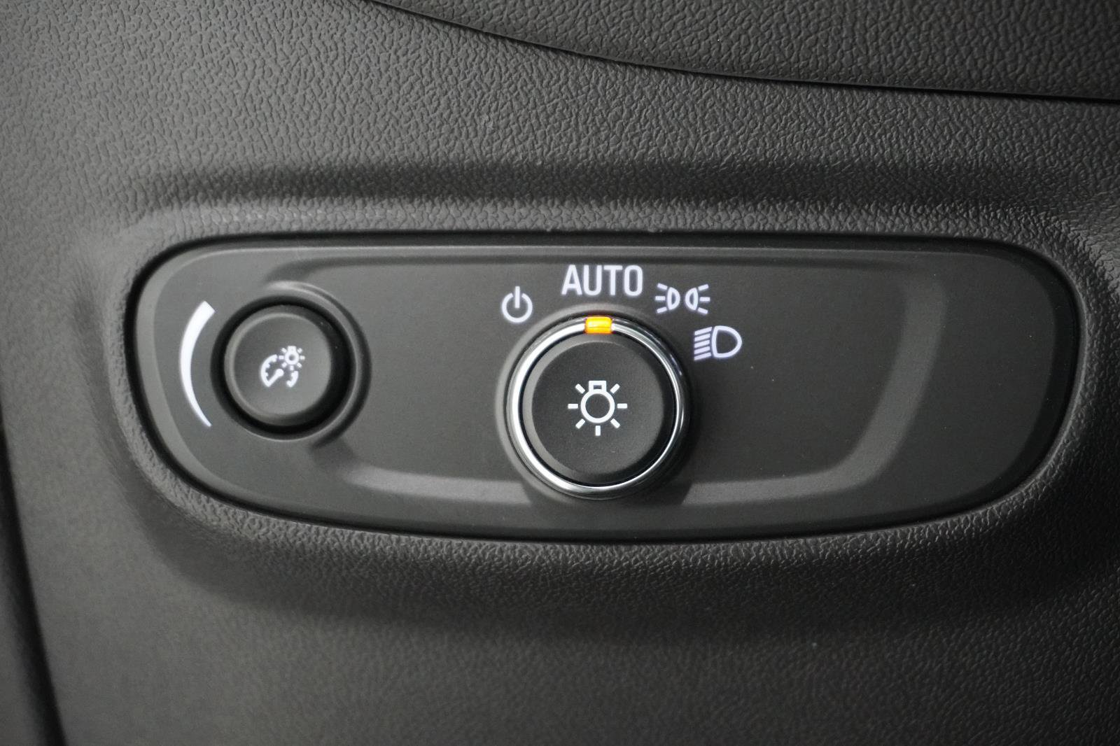 Used 2024 Chevrolet Equinox LS w/ Driver Confidence II Package image 18