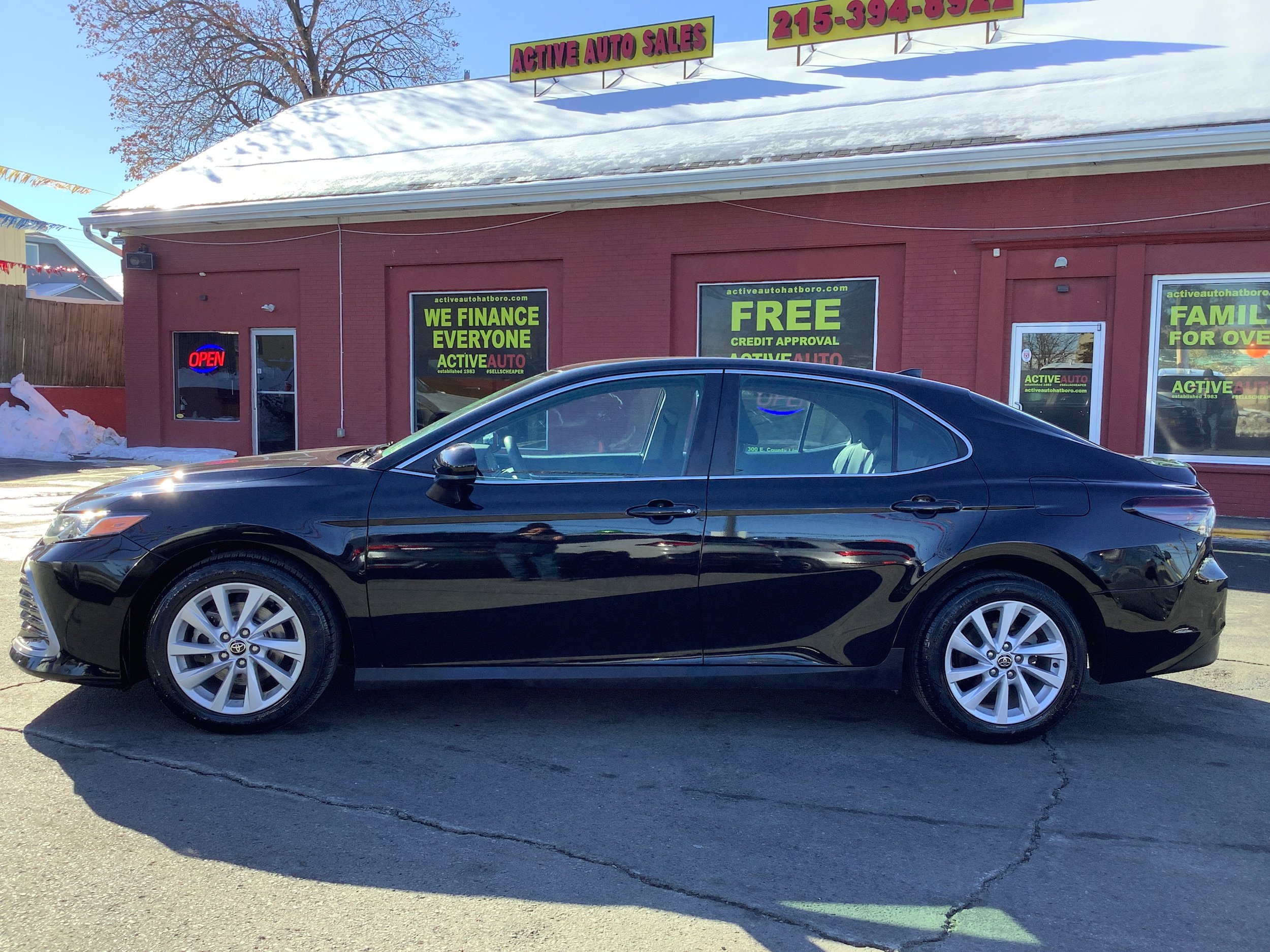 Used 2022 Toyota Camry LE FWD image 5