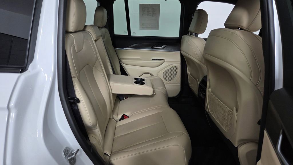 Used 2023 Jeep Grand Cherokee Limited w/ Luxury Tech Group II AWD/4WD image 37
