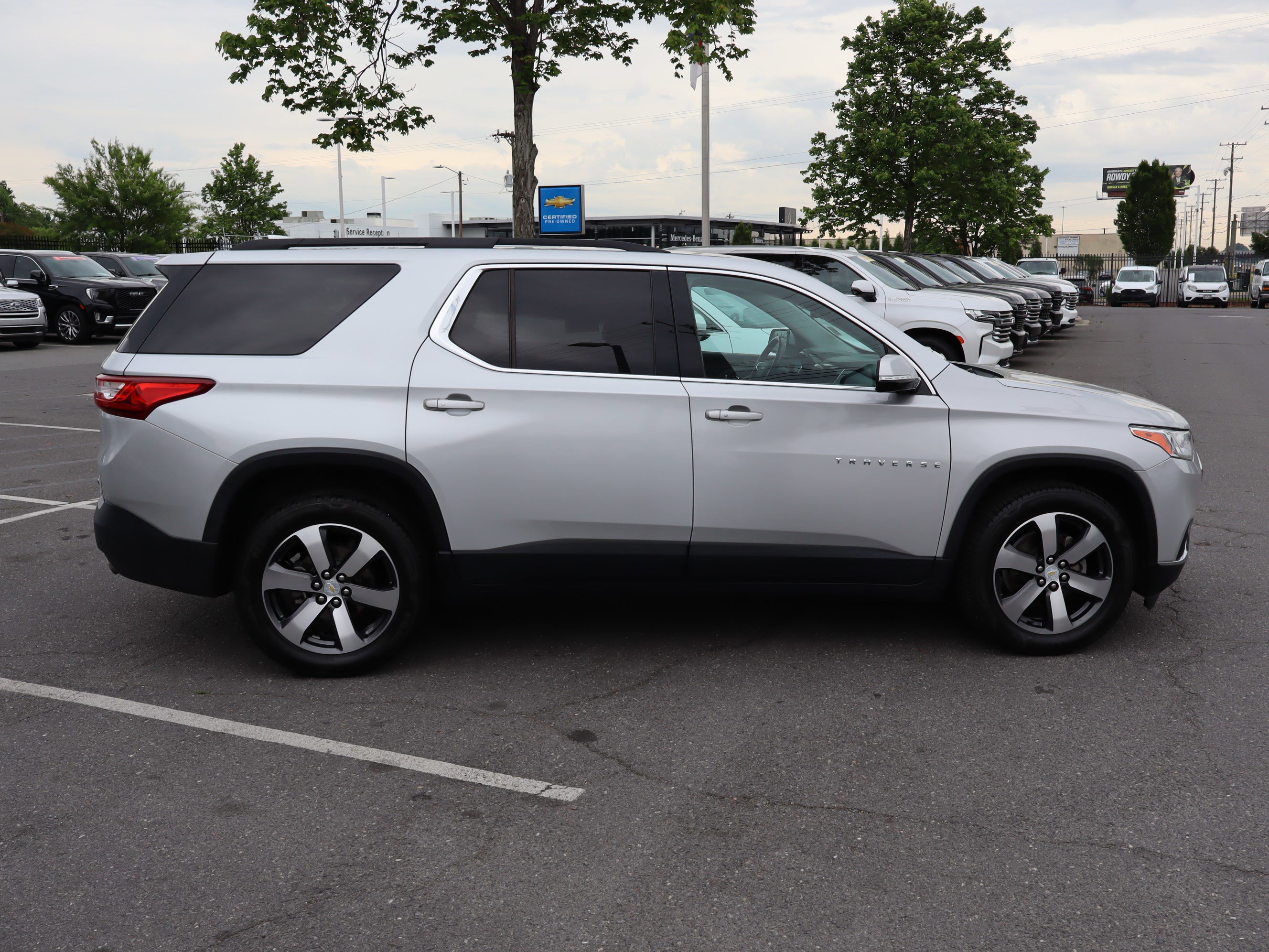Used 2019 Chevrolet Traverse LT w/ LT Premium Package FWD image 11