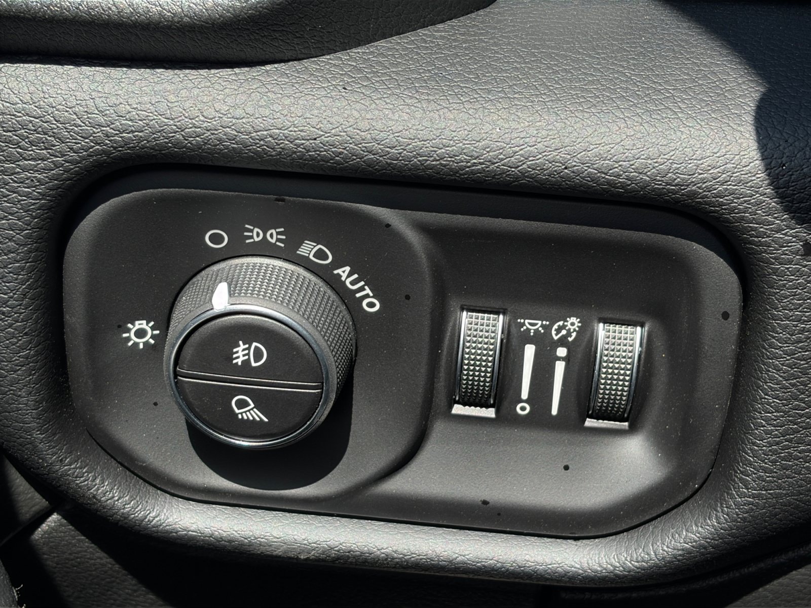 New 2026 RAM 2500 Laramie AWD/4WD image 17